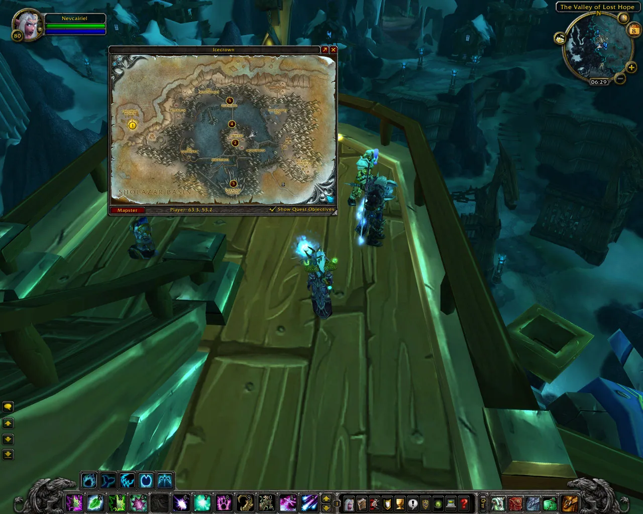 Mapster showing the world map as a small window over the game scene, with the player coordinates at the bottom.